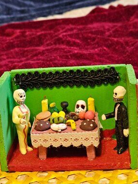 VINTAGE OAXACAN ALTAR OFFRENDE WIRE AND CLAY SCULPURE MUERTOS DIORAMA